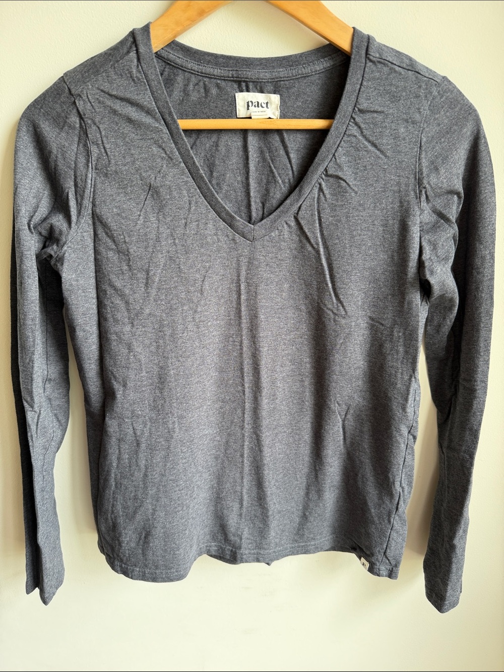 Pact Organic Long Sleeve V-Neck Lightweight Shirt Gray Womens M